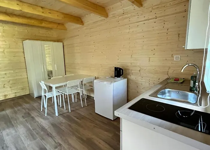 I Zacisze Jarosławiec